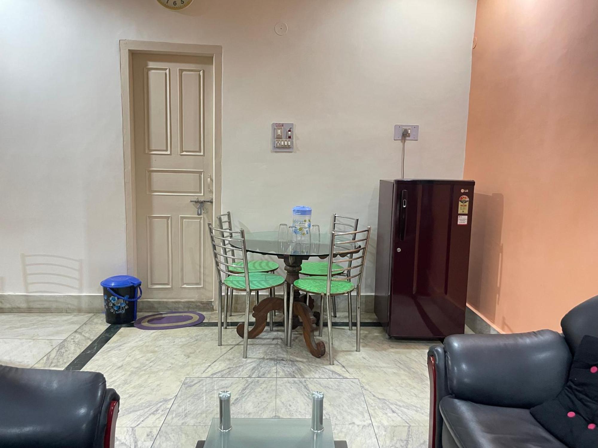 Hotel Swarg International Музафарпур Екстериор снимка